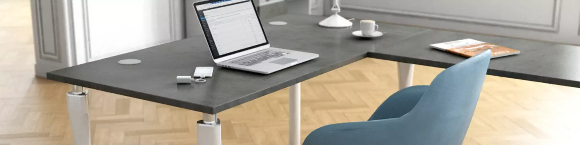Bureau administratif équipé d'une table de travail et d'un siège